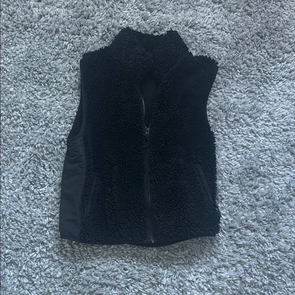 Black Aritzia Fleece Vest
